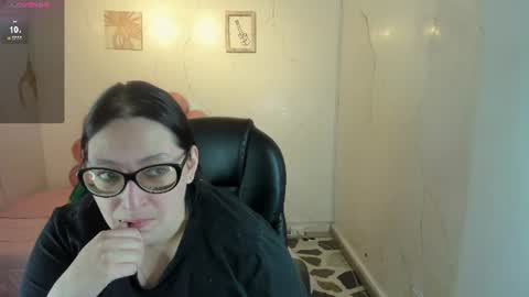 Snapshot of niickyjones chatting on July 5, 12:17 am Anni online show from July 5, 12:17 am