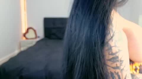 Niinarosee online show from February 11, 11:32 pm