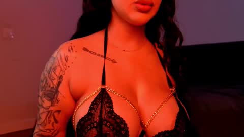 Niinarosee online show from March 12, 4:46 pm