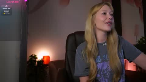 LIana online show from August 2, 9:35 pm