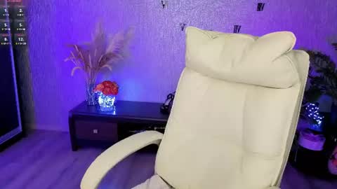 Snapshot of nikastill_ chatting on July 3, 1:56 am NikaStill online show from July 3, 1:56 am