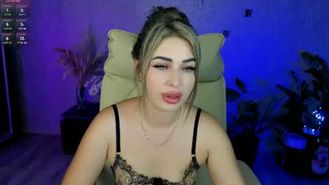 Snapshot of nikastill_ chatting on July 14, 2:05 am NikaStill online show from July 14, 2:05 am