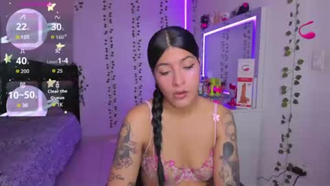 Snapshot of nikibryce_ chatting on July 1, 6:07 pm Niki online show from July 1, 6:07 pm