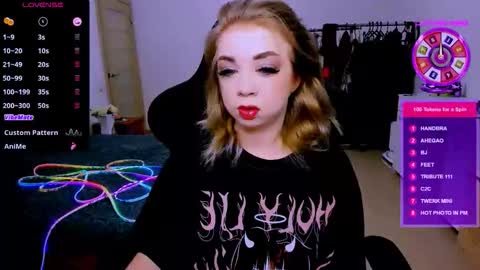 nikigoddesss online show from April 17, 2:47 am