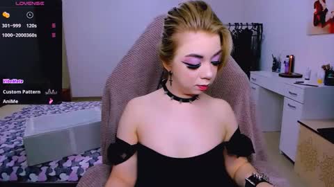 nikigoddesss online show from April 30, 4:08 am