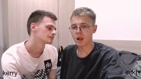 Snapshot of nikikerry_cum_ chatting on October 11, 11:42 am nikikerry_cum_ online show from October 11, 11:42 am