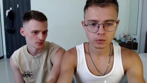 Snapshot of nikikerry_cum_ chatting on April 25, 5:43 am nikikerry_cum_ online show from April 25, 5:43 am