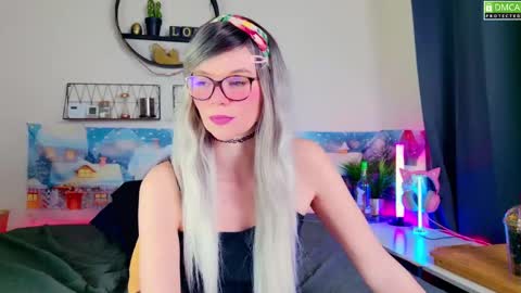 Snapshot of nikki_goldberg chatting on December 30, 8:15 pm Kitty Chatte online show from December 30, 8:15 pm