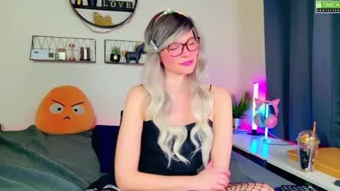 Snapshot of nikki_goldberg chatting on January 22, 8:38 pm Kitty Chatte online show from January 22, 8:38 pm