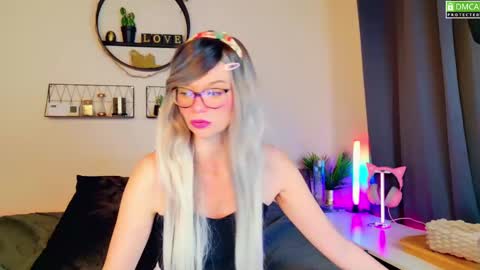 Snapshot of nikki_goldberg chatting on February 2, 8:35 am Kitty Chatte online show from February 2, 8:35 am