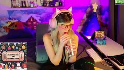 Kitty Chatte online show from December 17, 9:21 pm