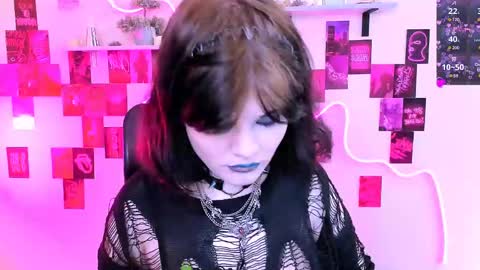 nikki_kiss_ online show from May 6, 8:41 am