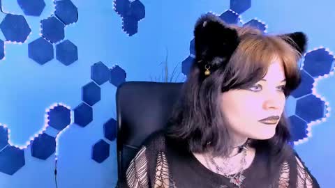 nikki_kiss_ online show from May 8, 8:41 am