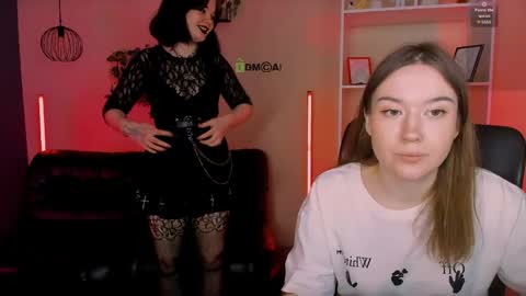 nikki_kiss_ online show from May 26, 8:10 am
