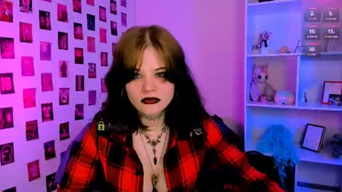 Snapshot of nikki_kiss_ chatting on June 28, 8:31 am nikki_kiss_ online show from June 28, 8:31 am