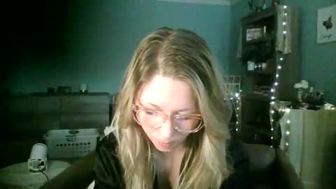 nikkib653466 online show from January 13, 6:57 pm