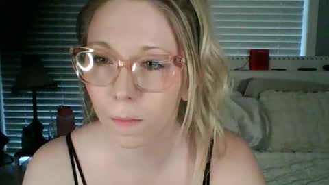 nikkib653466 online show from March 5, 11:23 pm