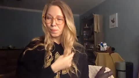 nikkib653466 online show from August 6, 8:11 pm