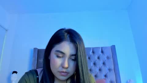 nikkibotero online show from November 18, 6:34 pm