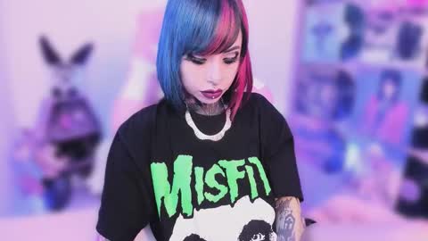 Snapshot of nikkiramone chatting on November 6, 3:29 am Nikki Ramone online show from November 6, 3:29 am