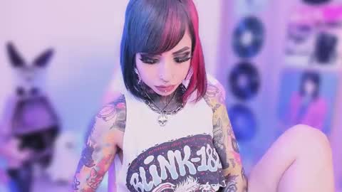 Snapshot of nikkiramone chatting on November 18, 9:52 pm Nikki Ramone online show from November 18, 9:52 pm