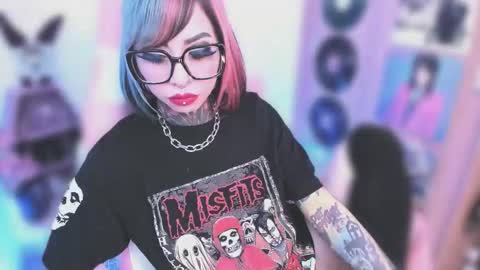 Snapshot of nikkiramone chatting on December 3, 9:13 pm Nikki Ramone online show from December 3, 9:13 pm