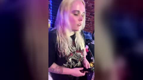 nikkixxxslamms online show from April 19, 6:35 am