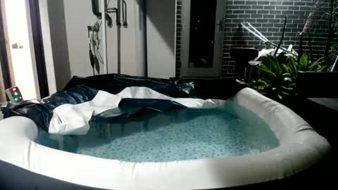 Snapshot of nikkkibabyyyy chatting on December 5, 12:11 pm Niquita Sparkles online show from December 5, 12:11 pm