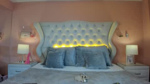 Y E S I online show from March 24, 7:19 pm