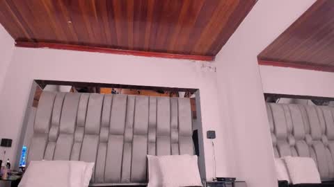 Snapshot of nikkysmiith chatting on February 1, 12:04 pm online show from February 1, 12:04 pm