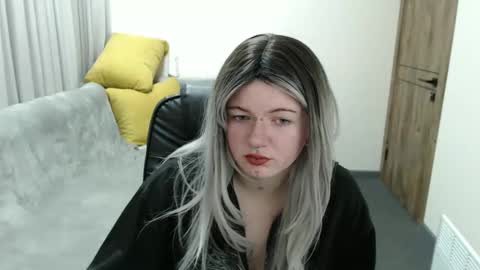 Snapshot of nikkysnow chatting on October 18, 8:04 am nikkysnow online show from October 18, 8:04 am