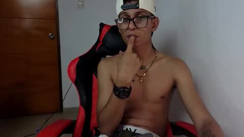 niklaus_wolf online show from March 4, 5:46 am