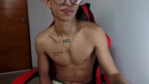 niklaus_wolf online show from March 17, 7:06 pm