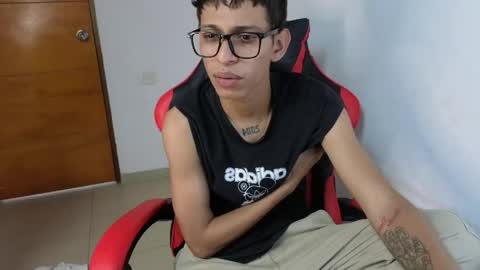 niklaus_wolf online show from April 8, 7:03 pm