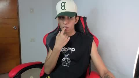 niklaus_wolf online show from April 13, 1:44 am