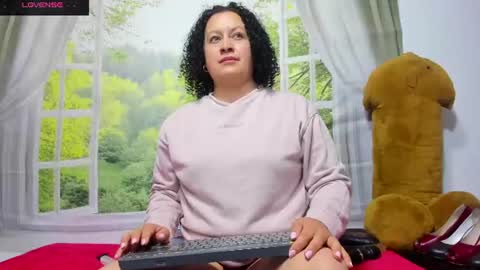 Snapshot of nikol32__ chatting on June 9, 11:00 am dayan online show from June 9, 11:00 am