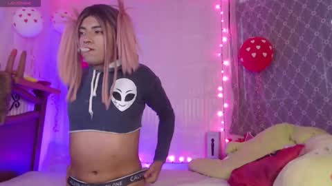 Snapshot of nikol_twink chatting on February 18, 1:51 pm Nicol online show from February 18, 1:51 pm