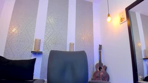 Snapshot of nikolay_gregori chatting on December 10, 4:34 am online show from December 10, 4:34 am
