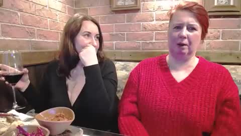 Snapshot of nikolettared chatting on December 18, 6:46 pm Nikoletta online show from December 18, 6:46 pm