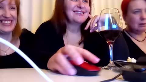 Snapshot of nikolettared chatting on January 22, 3:40 pm Nikoletta online show from January 22, 3:40 pm