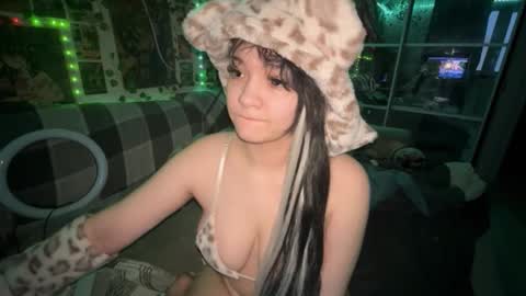 nikoli_naw online show from February 6, 1:54 am