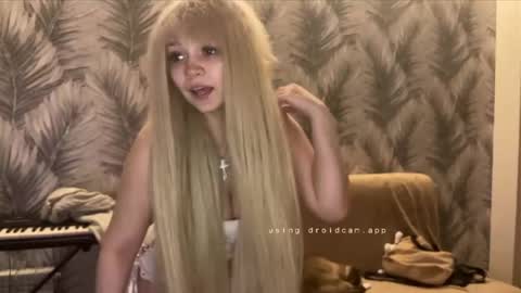 Snapshot of nikoli_naw chatting on May 26, 6:59 pm nikoli_naw online show from May 26, 6:59 pm