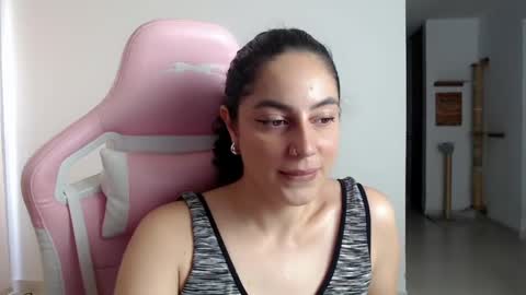Snapshot of niky_blue chatting on February 2, 9:56 pm niky_blue online show from February 2, 9:56 pm