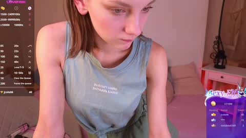 Snapshot of nillie_kelly chatting on December 3, 6:04 am Nillie online show from December 3, 6:04 am