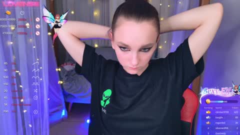 Snapshot of nillie_kelly chatting on December 28, 12:35 pm Nillie online show from December 28, 12:35 pm