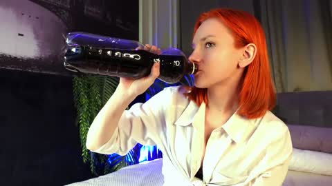 Snapshot of nillie_kelly chatting on January 24, 4:16 am Nillie online show from January 24, 4:16 am