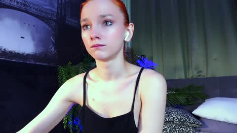 Snapshot of nillie_kelly chatting on January 24, 9:15 pm Nillie online show from January 24, 9:15 pm