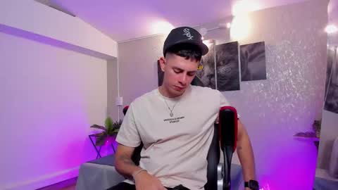 Snapshot of nils_saint chatting on October 24, 4:31 am Nils online show from October 24, 4:31 am