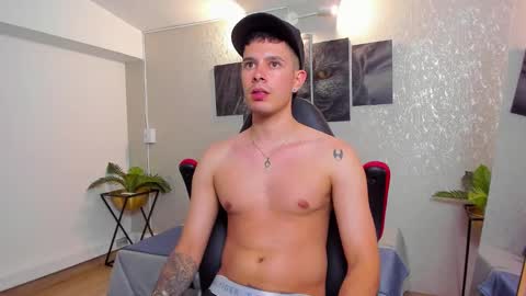 Snapshot of nils_saint chatting on October 28, 4:16 am Nils online show from October 28, 4:16 am