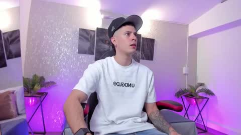 Snapshot of nils_saint chatting on November 5, 3:39 am Nils online show from November 5, 3:39 am